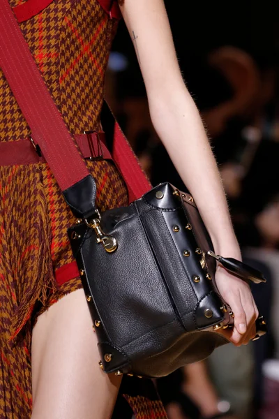 Look 32